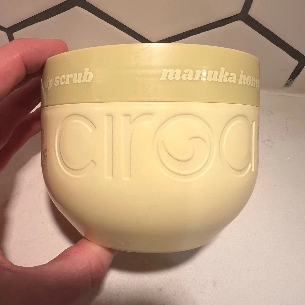 Ciroa Body Scrub NEW Glow‎ w/ Manuka Honey & Vitamin C EcoPure 21.1 oz 600 GR